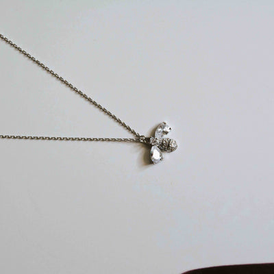 Pretty Simple - Buzzing Bee Crystal Necklace: Gold